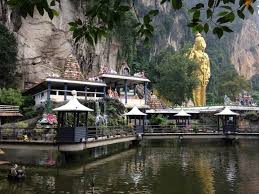 Furthermore, it is a famous tourist destination in flores nusa tenggara timur, one of the provinces in the east part of indonesia archipelagos. Patung Raksasa Anak Tangga Kuil Di Batu Cave Malaysia