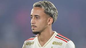 Clube do futebol europeu sinaliza oferta milionária pela contratação de  Matheus Gonçalves, do Flamengo