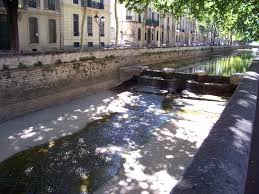 Gardens filled with mediterranean fragrances, bougainvillea, palms, orange trees and the soft murmur of water caressing the marble of an antique fountain. Ecluse Jardin De La Fontaine Nimes Photo De Escapade A Nimes Le Blog D Isis