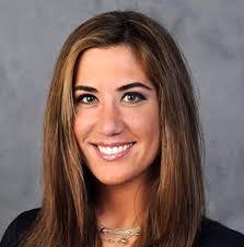 Lauren Pett's Instagram, Twitter & Facebook