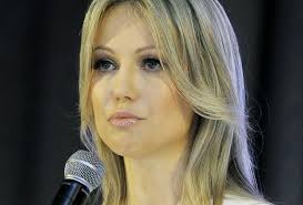 Magdalena ogórek i jarosław jakimowicz tworzą osobliwy duet prowadzących telewizyjny program. Po Sieci Kraza Filmiki Z Udzialem Magdaleny Ogorek Byla Mlodziutka Teraz Nigdy By Sie Nie Zgodzila