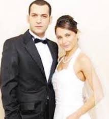 Oyuncu çift burçin terzioğlu ve murat yıldırım iki yıl önce taşındıkları etiler'deki evleriyle instyle home dergisinin mayıs 2014 sayısına konuk olmuş. Burcin Terzioglu Bosandi Mi Haber Dokuz