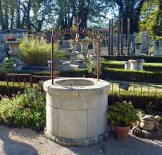 Comment creuser un puits chez soi les 5 etapes decryptees puits jardin pierre creuser un water features in the garden garden yard ideas backyard landscaping. Aussi Bien Pour Puiser L Eau D Un Forage Ou Bien Amenager De Maniere Originale Votre Jardin C E Puits En Pierre Naturelle Franc Puits Tailleur De Pierre Pierre