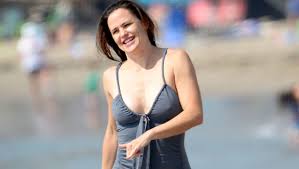 Jennifer garner is an american actress and film producer, more known for her work on television in the series 'alias'. Jennifer Garner Rocks Gray Swimsuit While Hitting Beach With Kids Hollywood Life