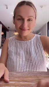 Mara Stephens's Instagram, Twitter & Facebook