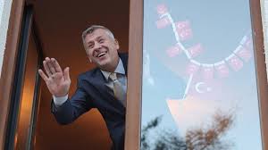 Lt → türkçe → metin şentürk (3 şarkı 4 defa 4 dile çevrildi). Metin Senturk Kimdir Kac Yasinda Nereli Koronaviruse Yakalandigini Espriyle Duyurdu