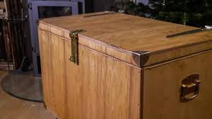 Holzkiste Truhe Selber Bauen Anleitung Video Tutorial Und Bauplan Holztruhe Holzkisten Holzkiste Bauen