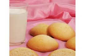 Biscotti al latte e cioccolato sono dolcetti morbidi e ottimi da deliziare nel latte o merenda vicino ad una tazza di te. Biscotti Morbidi Al Latte E Yogurt