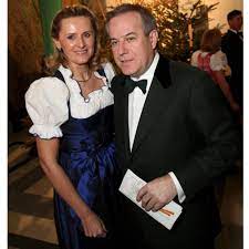 Siegfried wolff was born in germany. Die Ladies Des Jagerballs