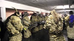 Jänner 2021) im bezirk kufstein, tirol, österreich. Perchten In Breitenbach Am Inn 2011 Youtube