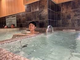 サ道2023SP ロケ地】三ノ輪 改栄湯は100度の超本格サウナに、チルすぎる外気浴スペースが最高な施設！ - SaunoA（サウノア）