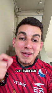 El ministro de Agricultura Productiva y Tierras, Julio León Heredia, junto  al de Industrias y Producción Nacional, y Presidente del Centro  Internacional de Inversión Productiva (CIIP), Alex Saab, ...