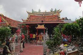 Berikut 3 bangunan sejarah kota tangerang yang paling keren dan banyak dikunjungi yang sampai saat ini masih di pertahankan dan terawat secara apik dan rapih bahkan ada yang sudah mengalami perbaikan total namun tanpa menghilangkan view naturalnya. Cari Jawaban Soal Kelas 4 Tema 8 Subtema 2 Apa Saja Bangunan Tua Di Kota Tangerang Dan Keunikannya Semua Halaman Bobo