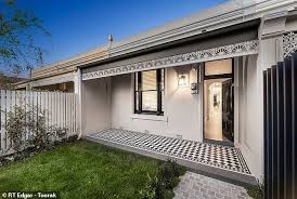 He is an actor, known for австралийская мечта (2019), this is port adelaide (2021) and friday night football (1983). Afl Reporter Tom Browne Lists His Extensively Renovated Melbourne Home For Sale Latest Celebrity News