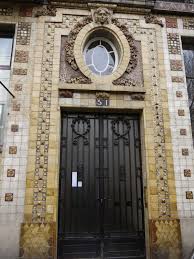 Porte Du 31 Rue Campagne Premiere Dans Le 14e Arrondissement Immeuble Construit En 1911 Architecture Parisienne Paris Portes