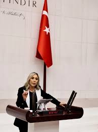 Samimiyetini ve çalışkanlığını Cumhuriyet tarihinin en büyük yangını olan  Manavgat yangınında ve tarihimizin en büyük Deprem Felaketinde gördüğümüz,  İstanbul Büyükşehir Belediye Başkan Adayımız Sayın Bakanımız Murat Kurum'a  başarılar diliyorum ...