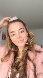 Jessica Bourg's Instagram, Twitter & Facebook