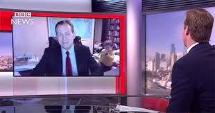 Angesiedelt zwischen der prater hauptallee und luftburg & schweizerhaus öffnet viktor gernots praterbühne am 1. Ungewolltes Videobombing Bei Viktor Gernot Live Im Tv Oe3 Orf At