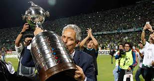 El técnico de atlético nacional, reinaldo rueda, confirmó su permanencia en el actual campeón de la copa libertadores de américa, a pesar de son falsos los rumores de mi llegada al corinthians, en el 2017 sigo en atlético nacional, vamos los verdes, señaló rueda en su cuenta de twitter. Por Que Nacional No Retuvo Al Tecnico Mas Ganador De Su Historia