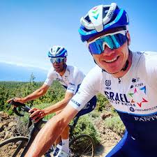 Former christopher froome manager dave brailsford ruled in 2017 that chris had just one more season at top level and was looking for a replacement. Chris Froome On Twitter Gravel Rides Above The Clouds With Retohollenstein Cycling