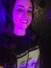 Amanda Bowen's Instagram, Twitter & Facebook