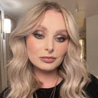 Sara Healey's Instagram, Twitter & Facebook