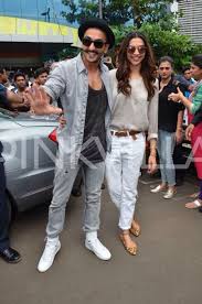 Deepika Padukone And Ranveer Singh Launch Gajanana From Bajiraomastani Deepika Padukone Style Jacket Outfit Women Western Wear Outfits