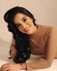 Emilce Pena's Instagram, Twitter & Facebook