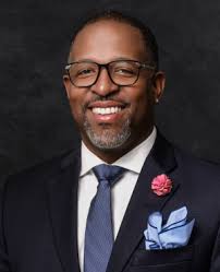 About Duan Lee Real Estate Agent