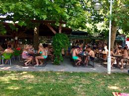 The village can be found on the northern bank of lake balaton in the vicinity of badacsony and keszthely. Szigliget Strand Az Utazo Magazin