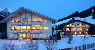 Urlaub im ahrntal mit flexiblen buchungsbedingungen sommersaison vom 29.05.2021 bis 17.10.2021 liebe gäste, übernehmen wir alle gemeinsam verantwortung. Appartement Ahrntal Sudtirol Ferienwohnung Hotel Erlhof