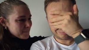 Jegor uit Over Mijn Lijk in tranen door positieve zwangerschapstest vriendin