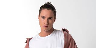 Fuerza alienígena 6.3 ben 10: Michael Ronda Es Muy Probable Que Siga En Control Z 2 Netflix