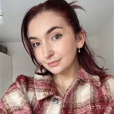 Emily Shaw's Instagram, Twitter & Facebook