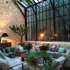Casual Entertaining Space Indoors Toit En Verre Decoration Veranda Jardin D Hiver