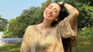 In Pic Karisma Kapoor Soaks Up In Sun On Last Day Of The Year See more ideas about kareena kapoor, kareena kapoor khan, bollywood actress. in pic karisma kapoor soaks up in sun