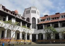 A group of teenagers took vacation to semarang. 5 Lokasi Angker Yang Sering Jadi Inspirasi Film Horor Urbanasia Com
