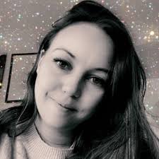 HAR DU ET SPØRGSMÅL TIL LOLA JENSEN? I morgen får vi besøg af vores  familievejleder, Lola Jensen, der vil svare på seerspørgsmål. Med et nyt år  følger nye tendenser