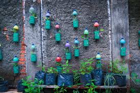 Cómo reciclar botellas de plástico para una vida más eco-friendly |  Ingredientes que Suman