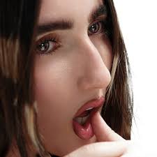 Judeline lanza “TÚ ET MOI” tras su debut en Coachella