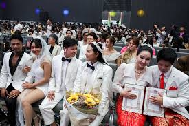 Thailand holds its first same-sex weddings, targets record registrations | Reuters