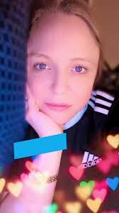 Shelley Wright's Instagram, Twitter & Facebook