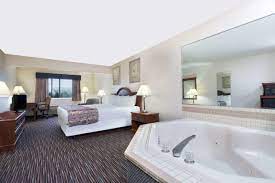 Maybe you would like to learn more about one of these? Hotels With Jacuzzi Columbus Ohio In Room Hot Tub And Whirlpool Suites