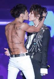 19 Times K Pop Idols Got Hot And Steamy Together Koreaboo Jonghyun Taemin Shinee