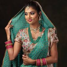 Die indische hochzeit läuft bis heute sehr traditionell ab und die großzahl der hochzeitsbräuche stammt aus dem hinduismus. Indische Hochzeit Schmuck