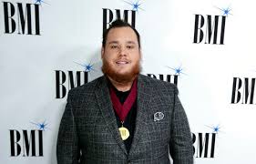 Lovin' on you is a song by luke combs from the album what you see is what you get. Luke Combs Drops Video For Lovin On You Country 97 5 Fm Honolulu Hi