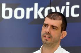 Dušan Borković pomaže penzionerima