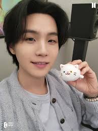 We are going to remove people that are not active in this followings me So  only state your state to keep you Active Signed by ..... BTS Suga min  yoongi management!!!