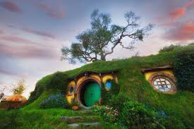 Foglaljon a planetofhotels.com webhelyen és utazzon örömmel. Az Uj Zelandi Hobbitfalva Vilagjaro