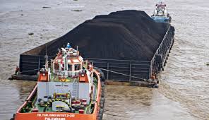 Dua kapal perang australia yaitu hmas canberra dan hmas newscastle bersandar di tanjung priok, jakarta utara setelah berlayar membawa misi perdamaian. Konflik Australia Tiongkok Memanas Harga Batu Bara Melesat